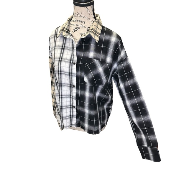 Fate Multi Block Cropped Flannel - Picture 6 of 12